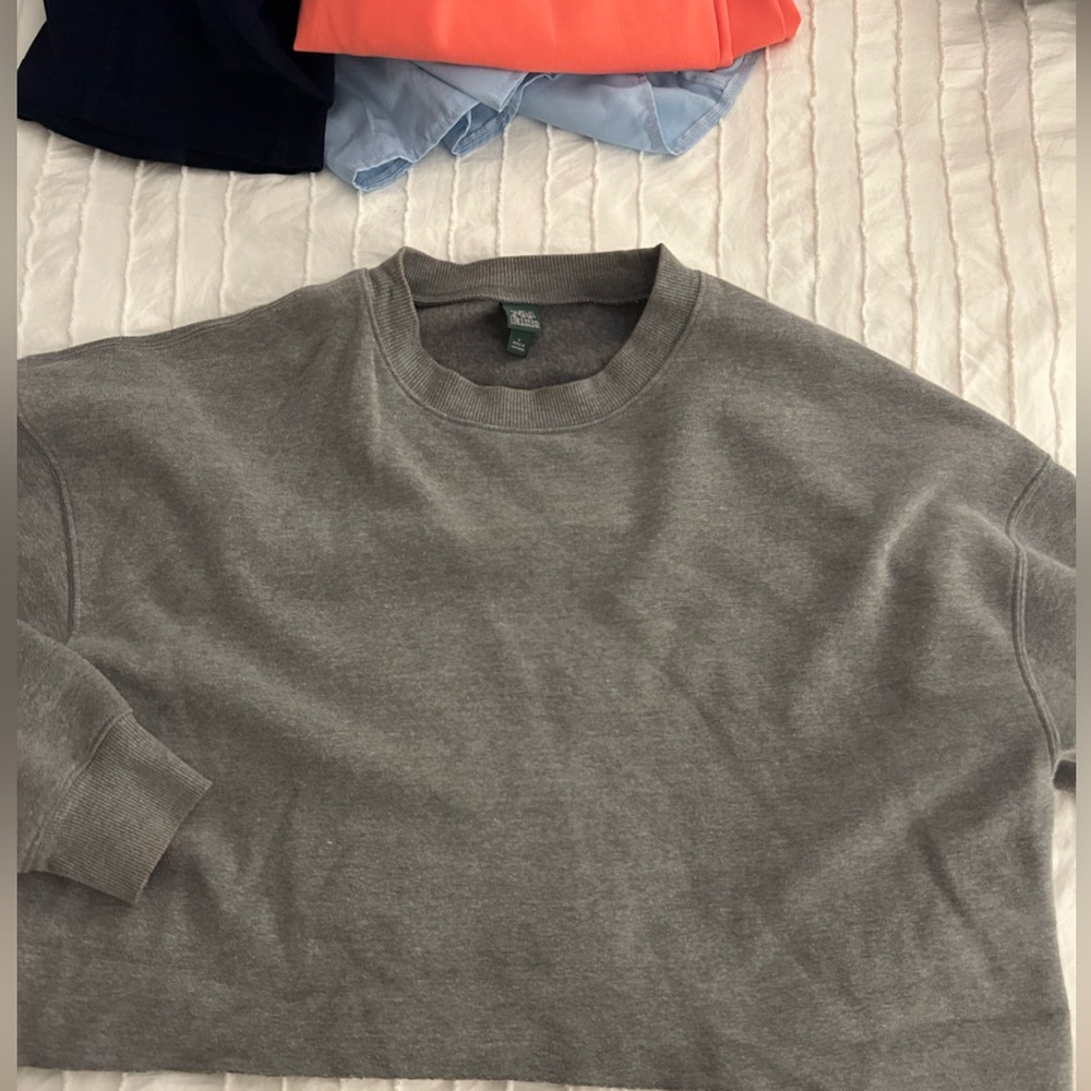 Cropped Gray crewneck